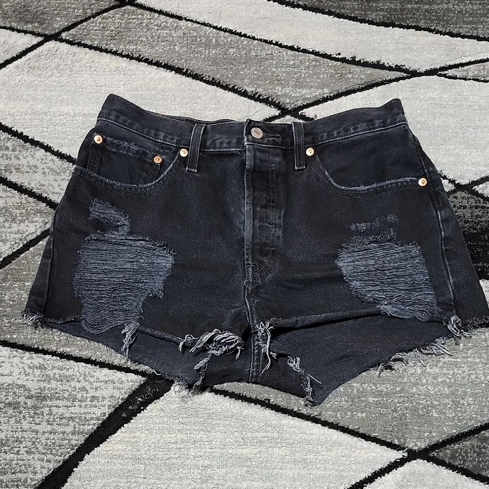 LEVI'S 501 ORIGINAL BLACK BUTTON-FLY HIGH-RISE DISTRESSED RAW-EDGE DENIM SHORTS